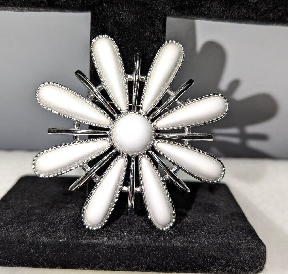 Sarah Coventry Vintage Snow Blossom Brooch